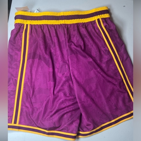 NWT Nike Dri-Fit Red Basketball Mesh Performance Athletic Shorts Red Large & XL - Picture 7 of 13